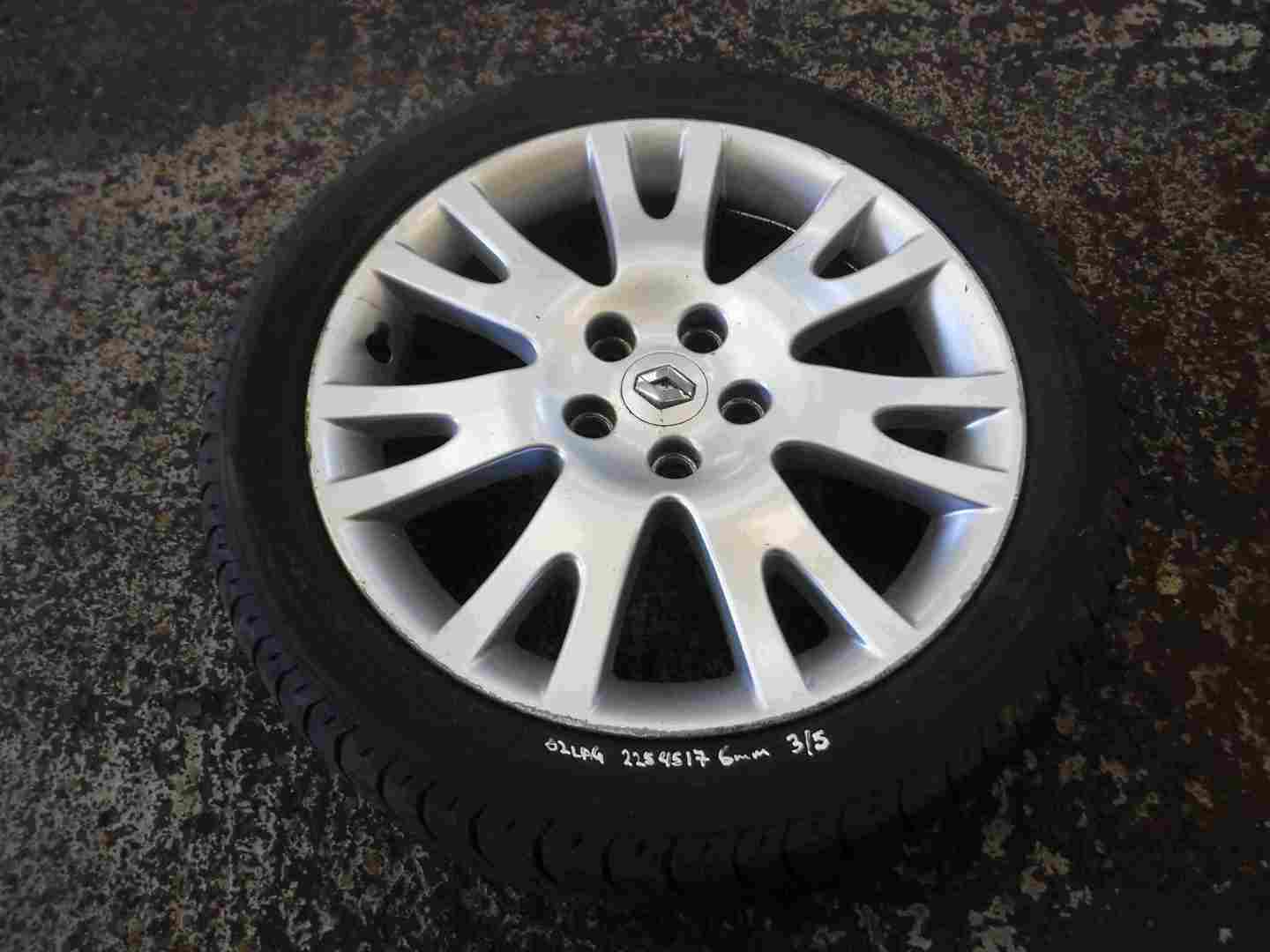 Renault Laguna 2001-2005 Silverstone Alloy Wheel + Tyre 225 45 17 6mm Tread