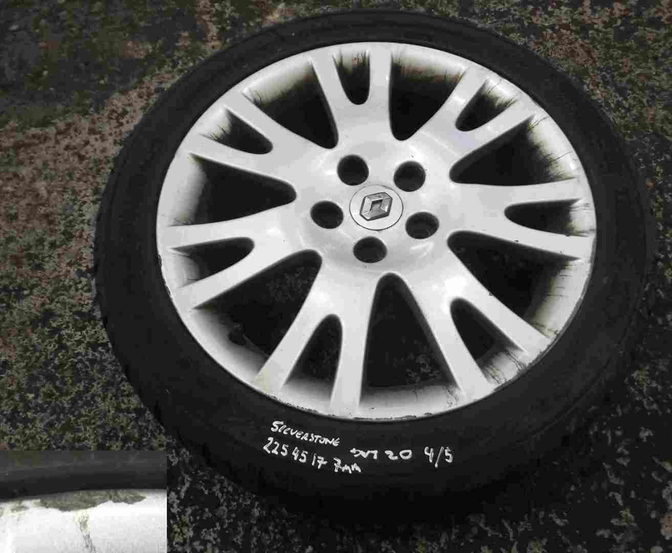 Renault Laguna 2001-2005 Silverstone Alloy Wheel + Tyre 225 45 17 7mm Tread