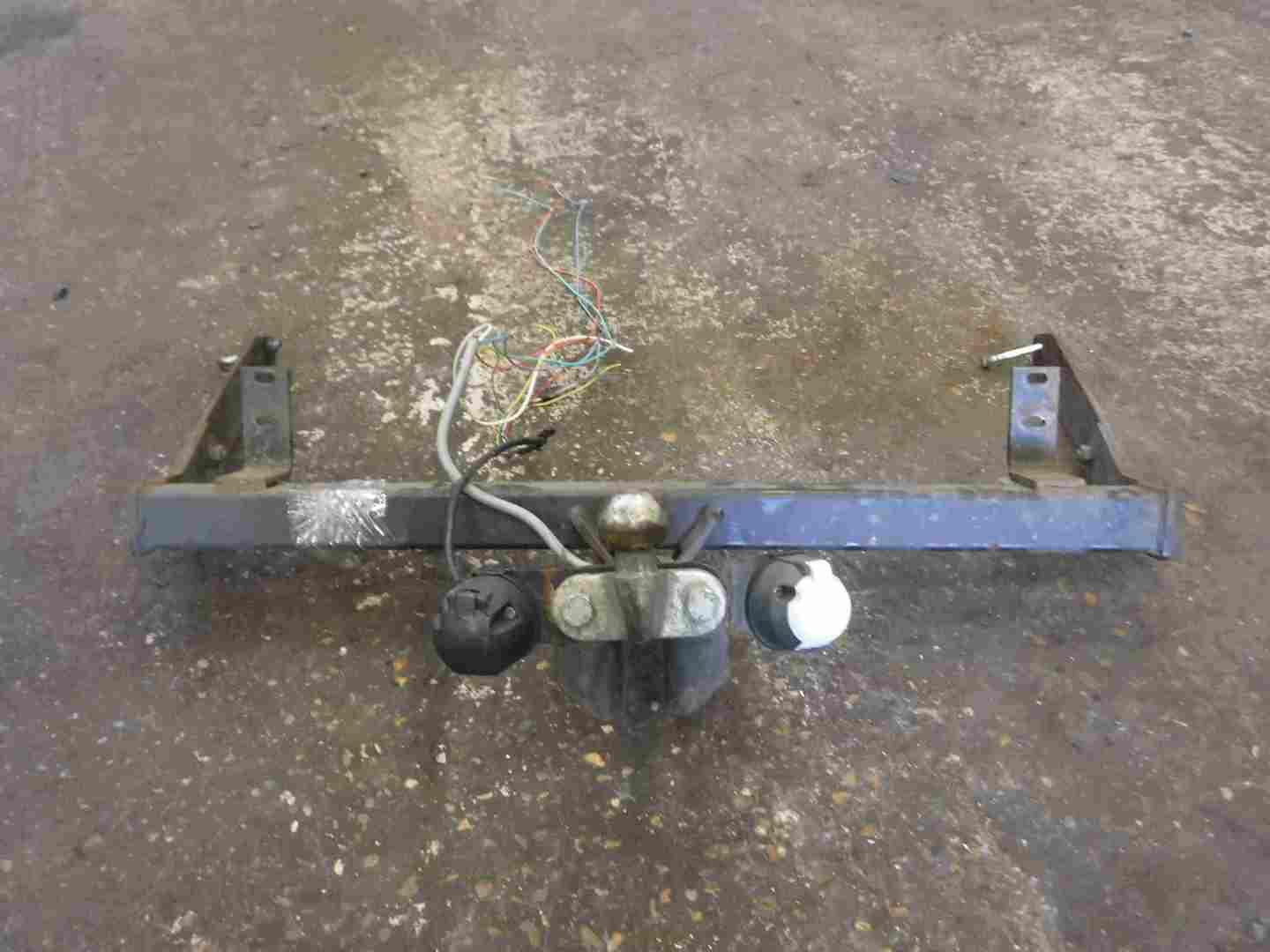 Renault Laguna 2001-2005 Tow Bar Complete + Electrics
