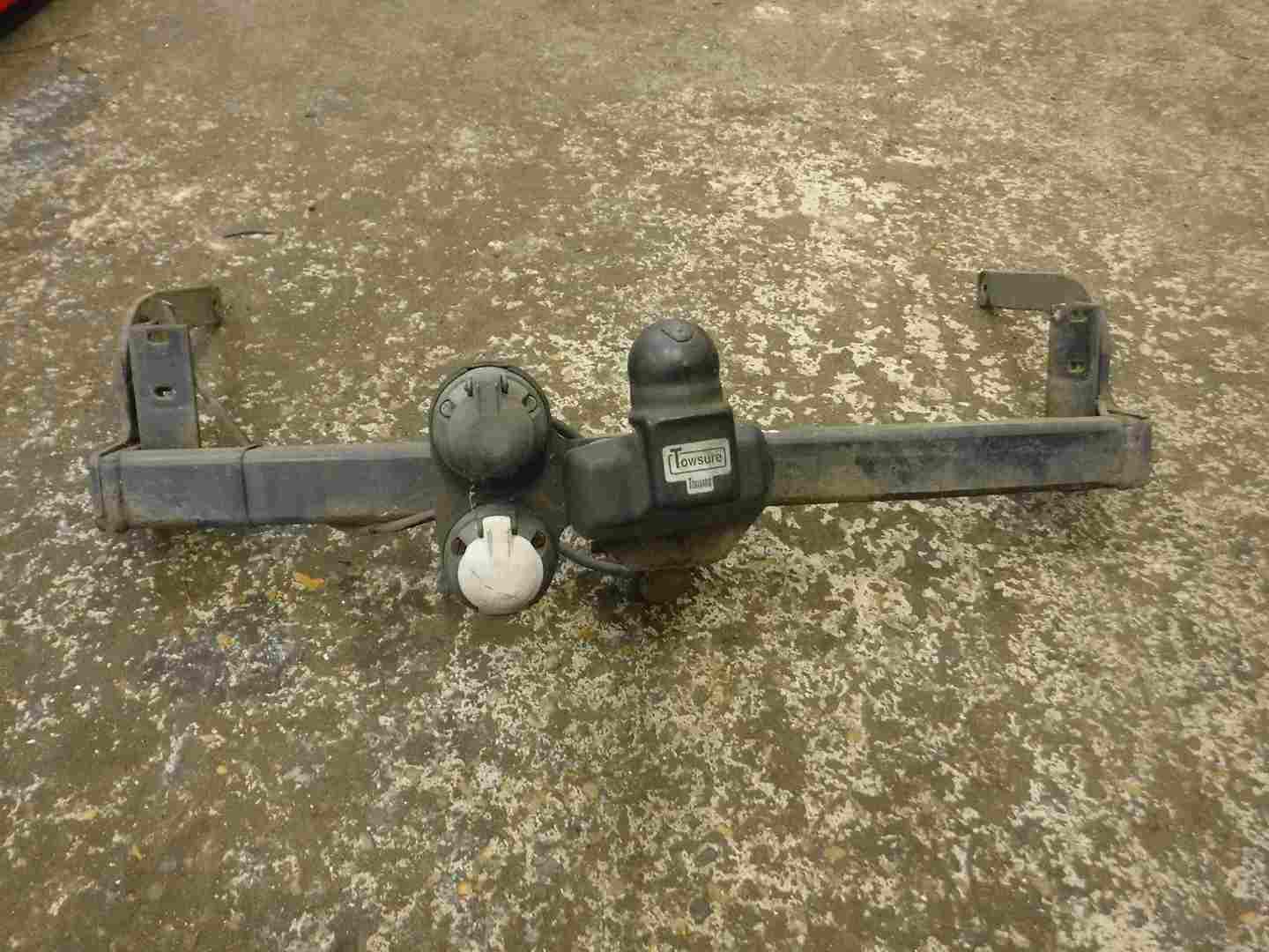 Renault Laguna 2001-2005 Tow Bar Complete