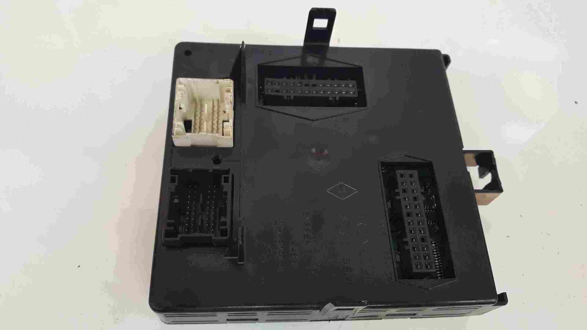 Thumb 2 Renault Laguna 2001-2006 Fuse Box UCH BCM 8200346815