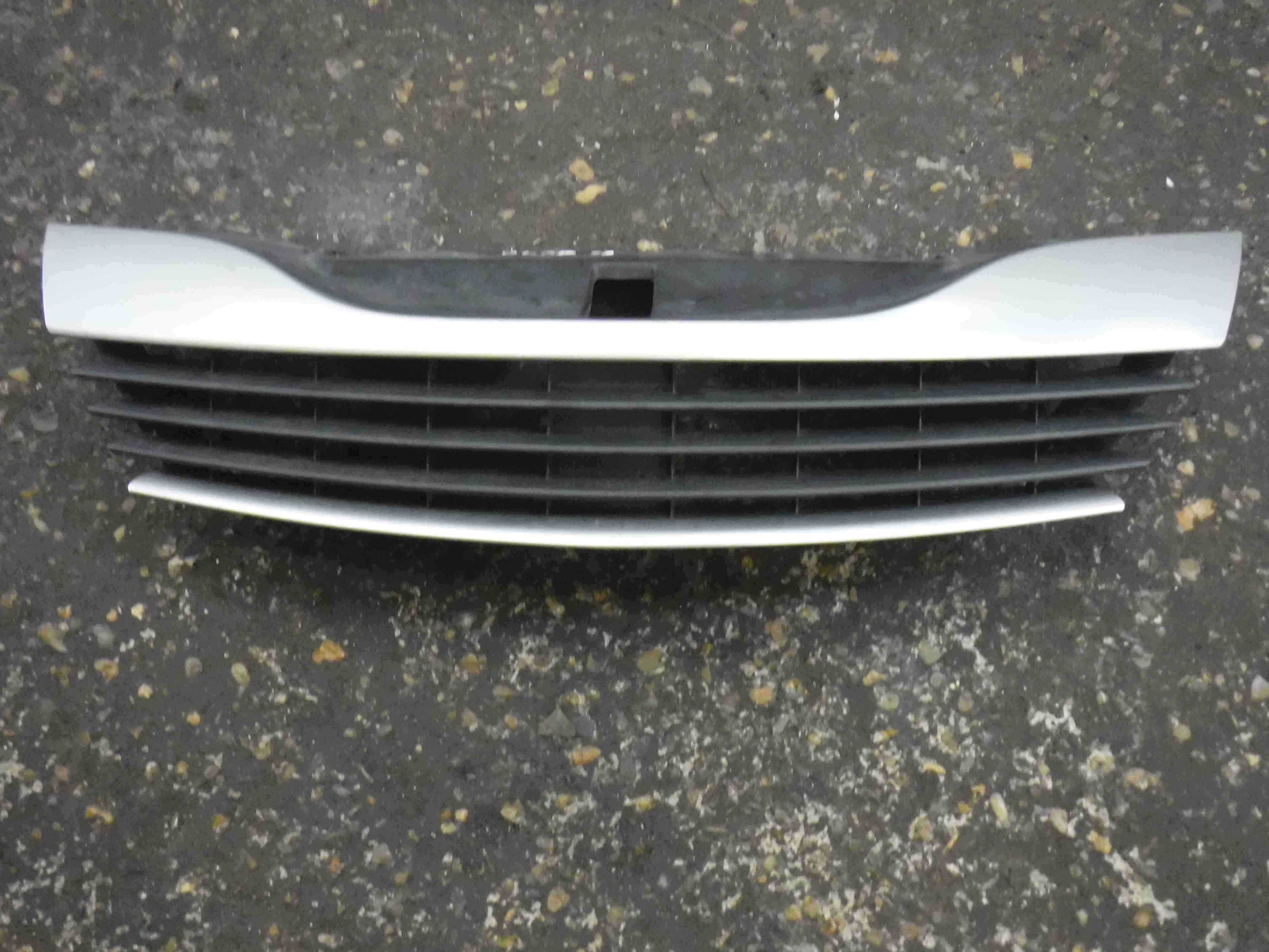 Renault Laguna 2001-2007 Front Silver Grill Grille 8200012851