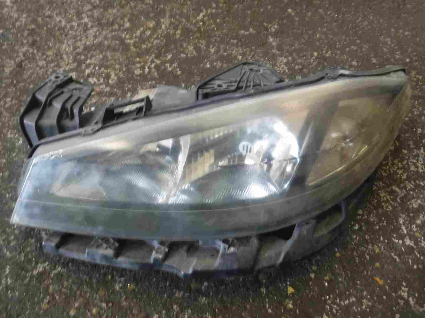 Renault Laguna 2005-2007 Passenger NSF Front Headlight FACELIFT 8200481198