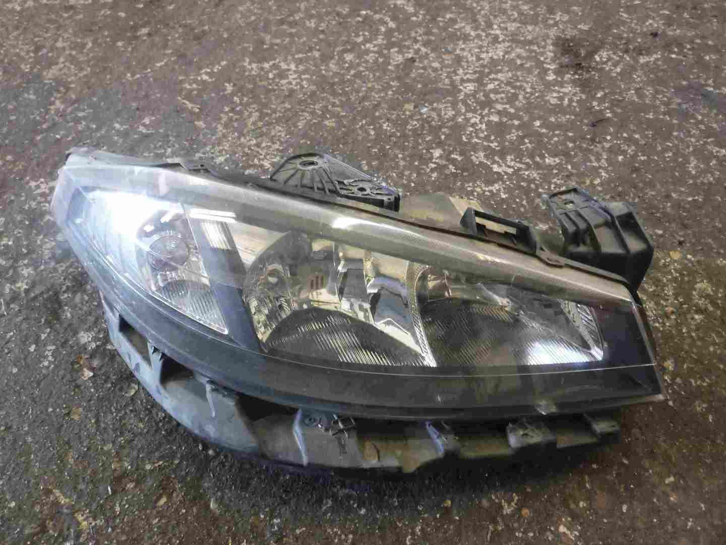 Renault Laguna 2005-2007 Xenon Drivers OSF Front Headlight