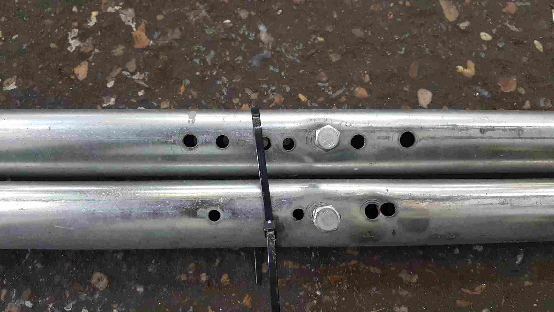 Thumb 2 Renault Laguna ESTATE 2001-2005 Roof Rack Bars RHINO