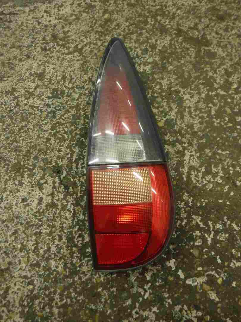 Renault Laguna Estate 1993-1999 Drivers OSR Rear Light Lens