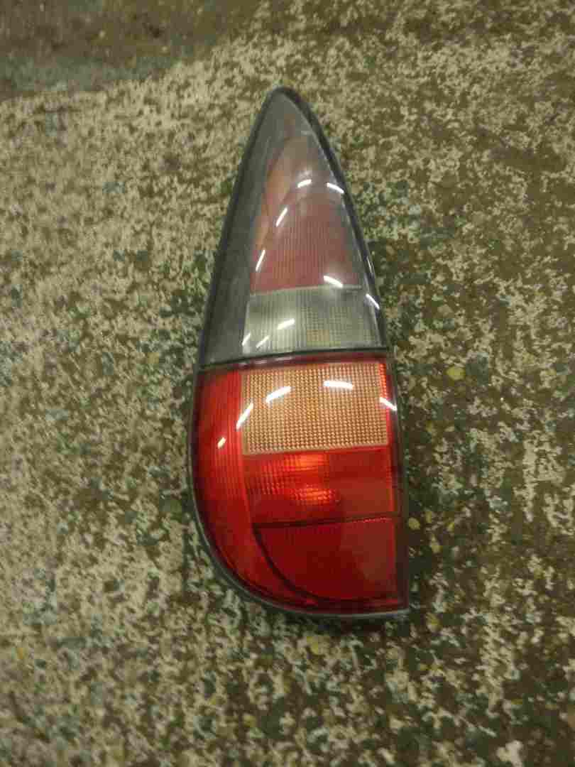 Renault Laguna Estate 1993-1999 Passenger NSR Rear Light Lens