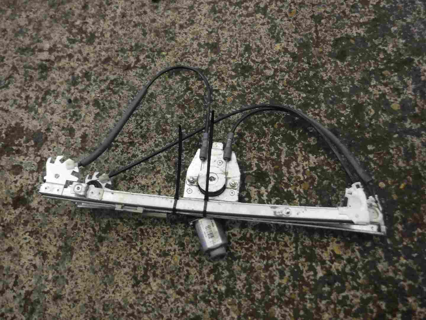 Renault Laguna Estate 2001-2005 Passenger NSF Front Window Motor 2 Pin