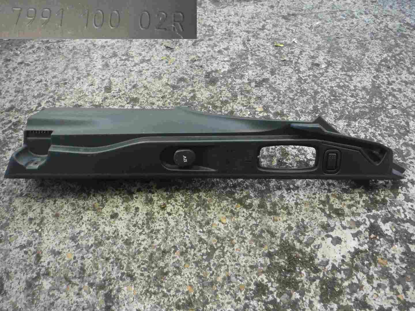 Renault Laguna Estate 2007-2010 Drivers OSR Rear Boot Tailgate Trim Side Plastic