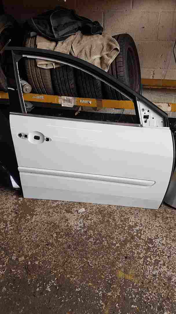 Thumb 2 Renault Laguna Estate 2007-2012 Drivers OSF Front Door White Ov369