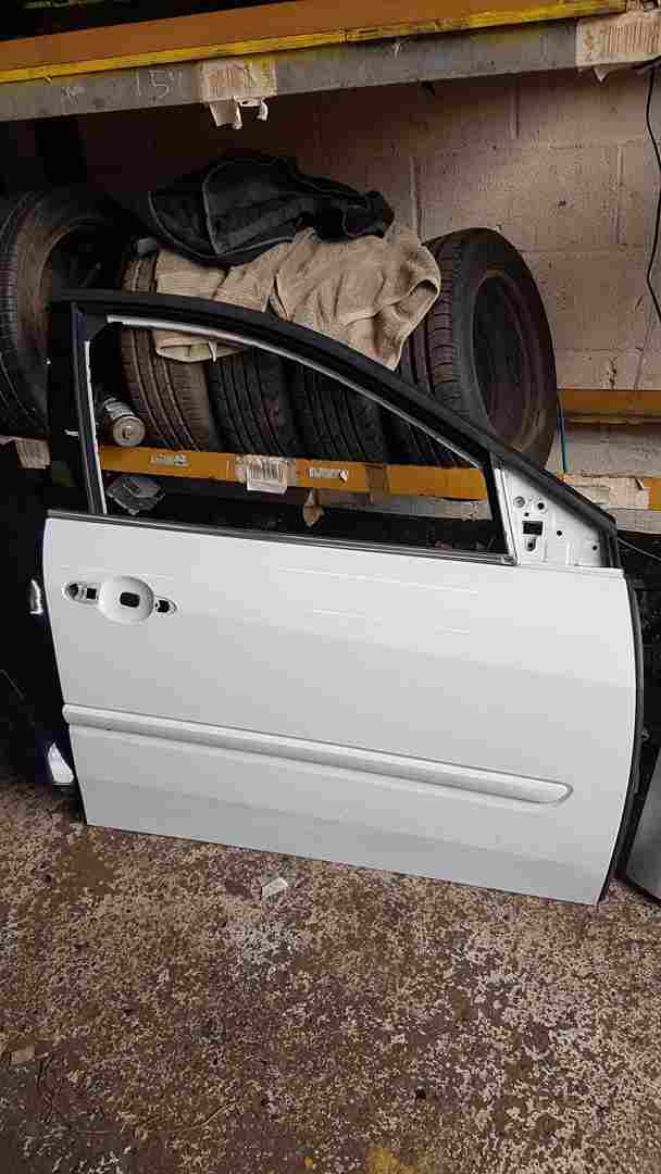 Thumb 5 Renault Laguna Estate 2007-2012 Drivers OSF Front Door White Ov369