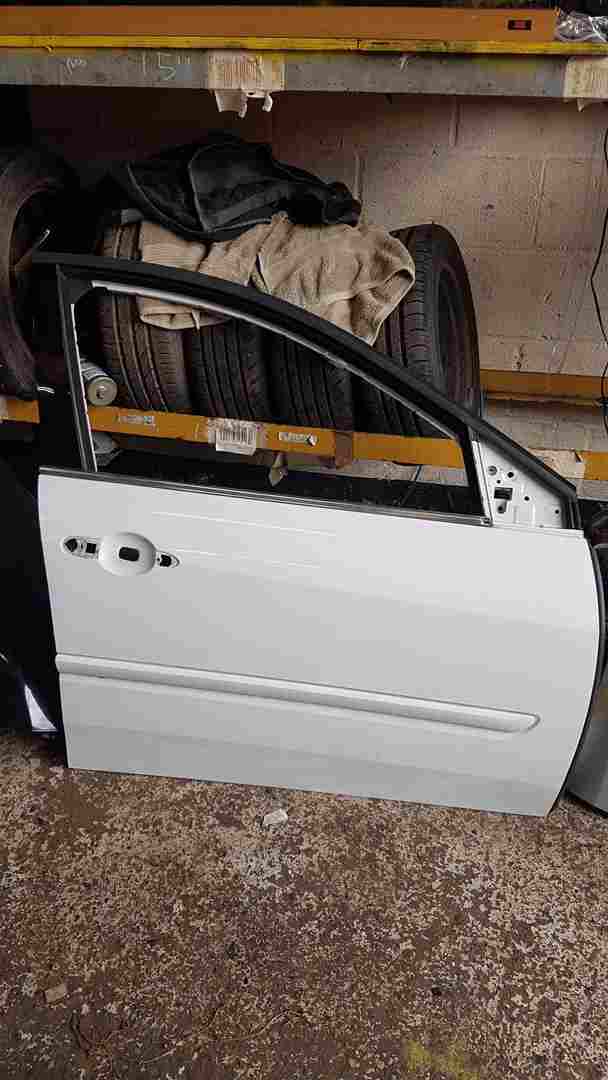 Renault Laguna Estate 2007-2012 Drivers OSF Front Door White Ov369