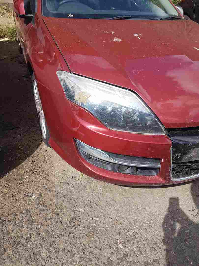 Thumb 3 Renault Laguna Estate 2007-2012 Front Bumper RED Tennd