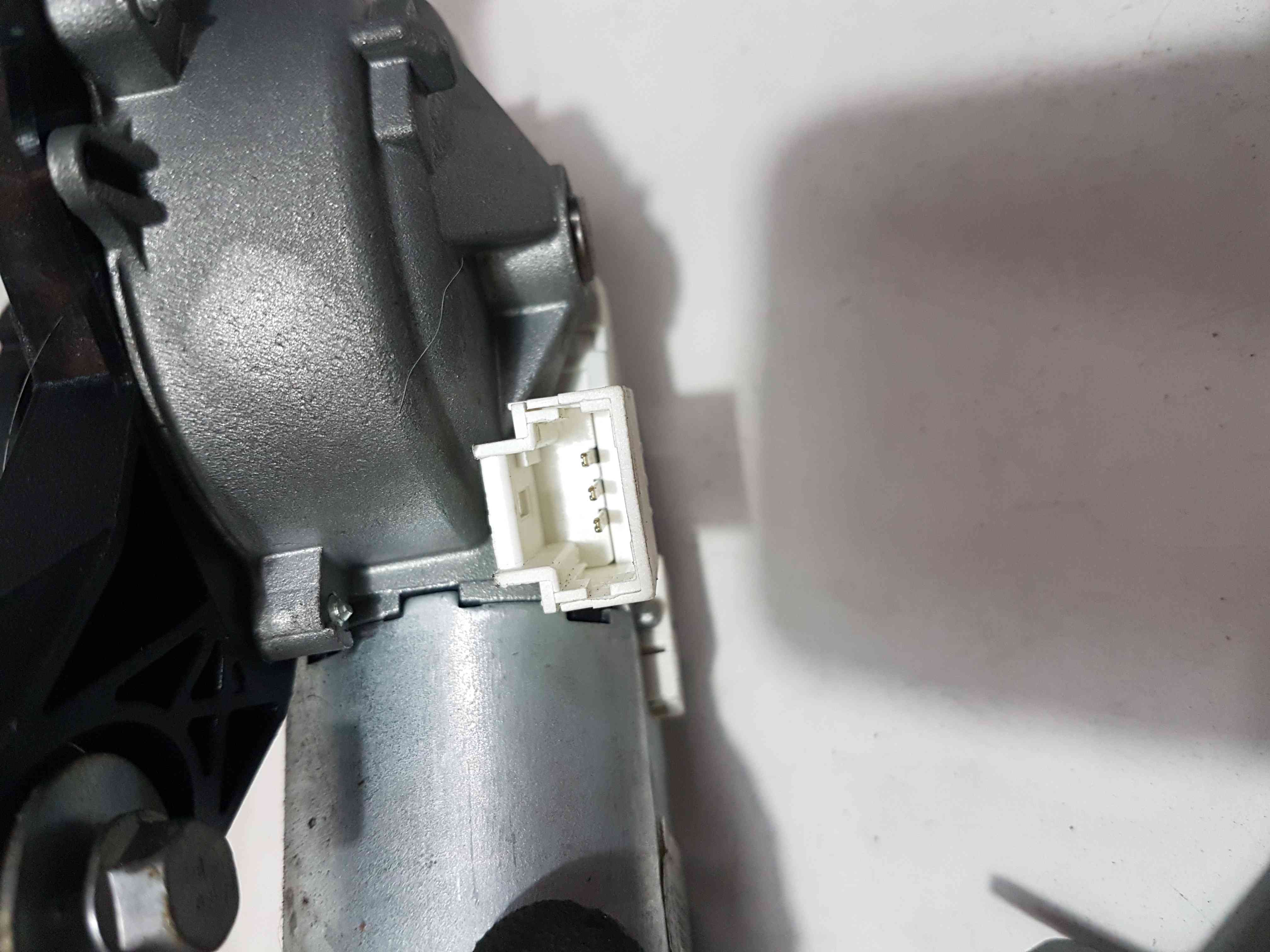 Thumb 6 Renault Laguna Estate MK2 2001-2005 Rear Window Wiper Motor  8200001893