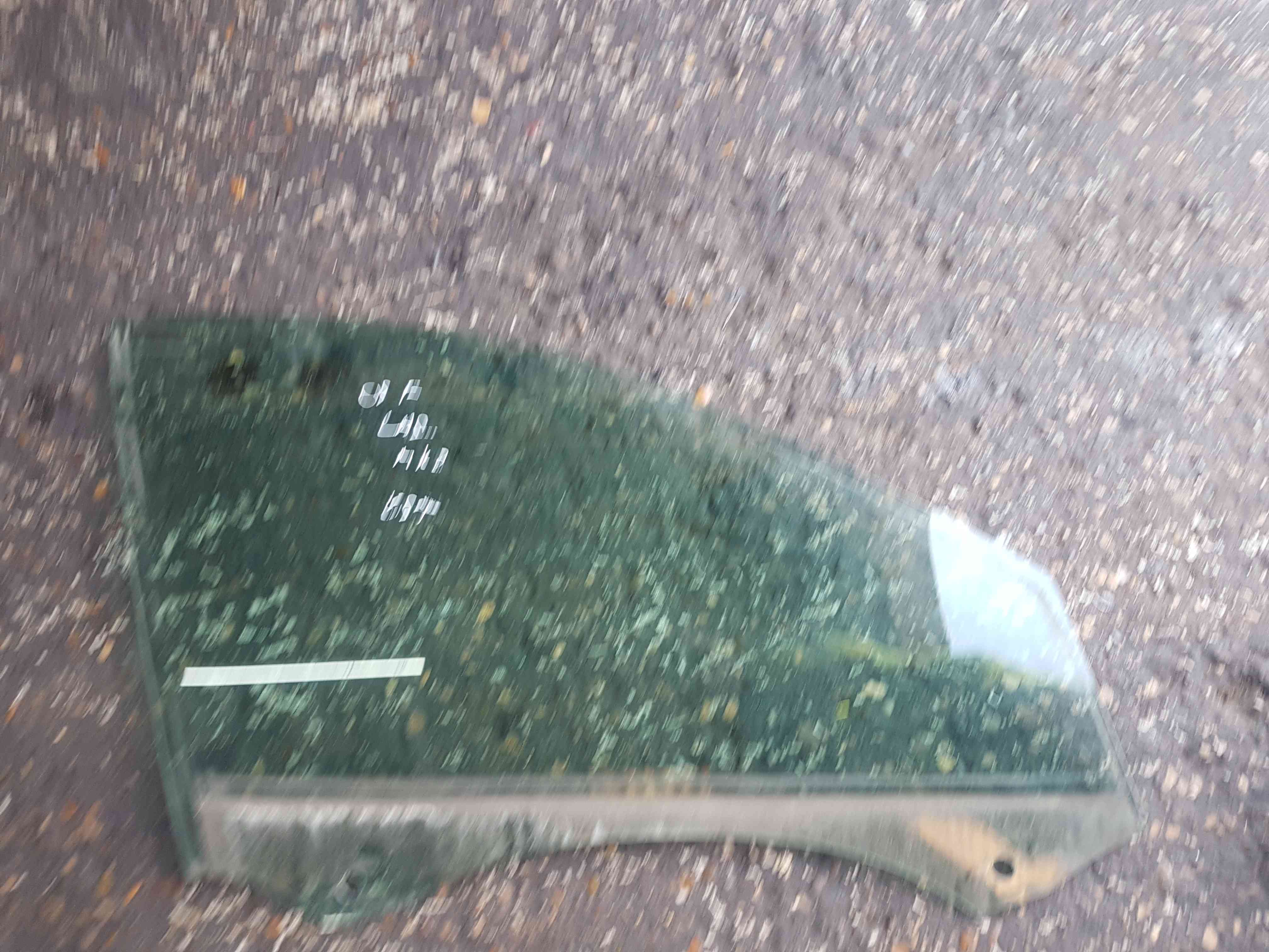 Thumb 4 Renault Laguna Estate MK2 2001-2007 Driver OSF Front Glass