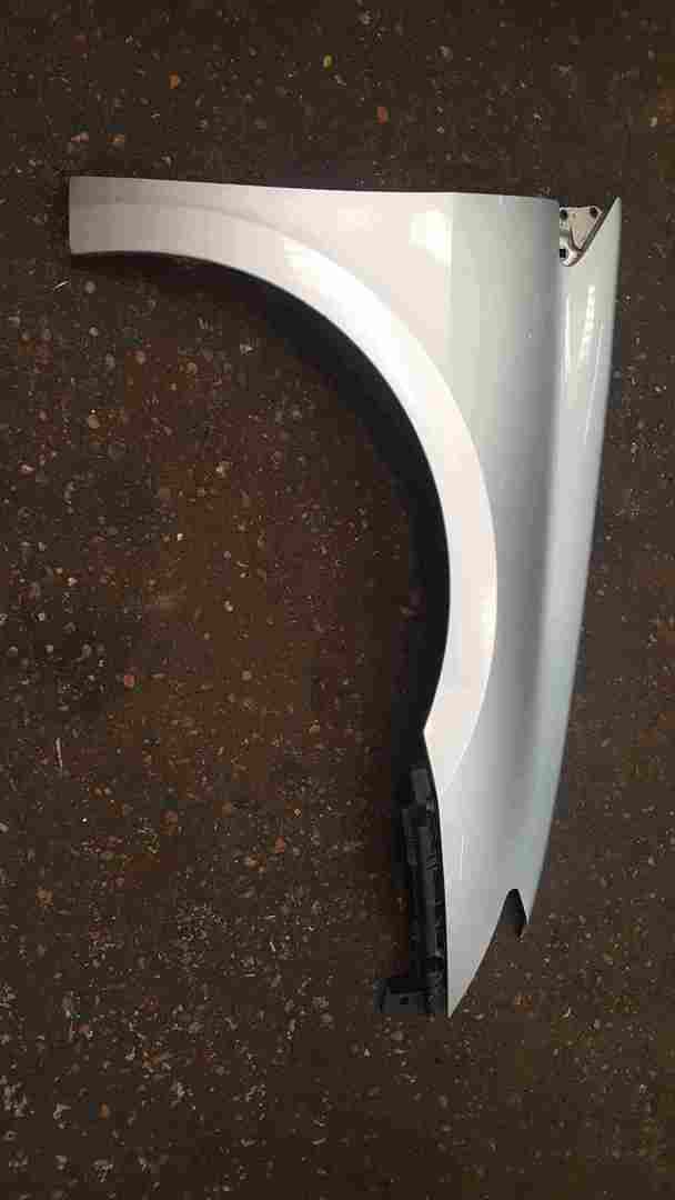 Thumb 3 Renault Laguna Estate MK3 2007-2012 Drivers OS Wing Silver TED69