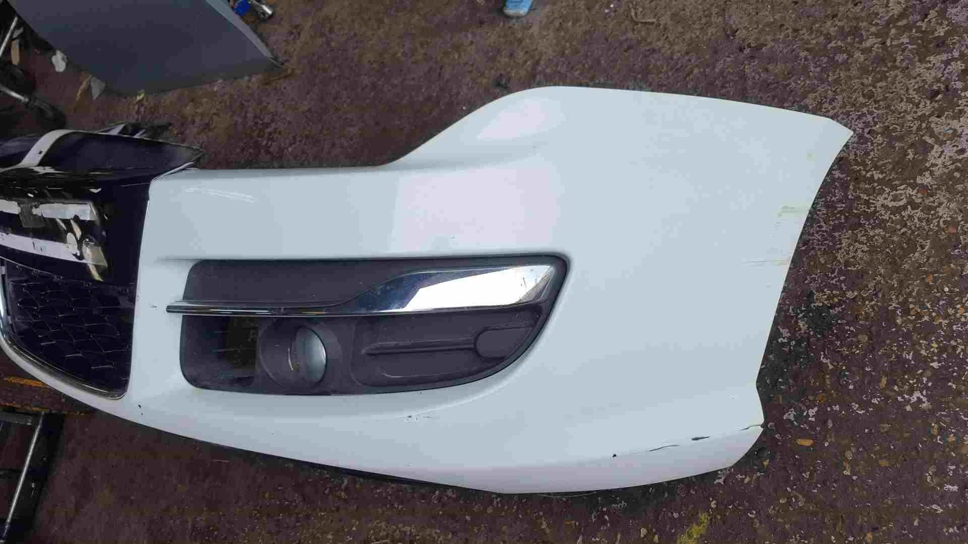 Thumb 6 Renault Laguna Estate MK3 2007-2012 Front Bumper White Ov369 