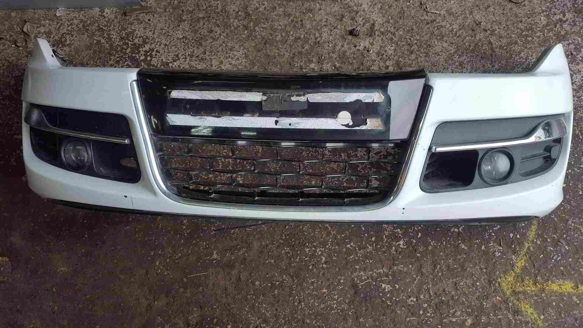 Thumb 7 Renault Laguna Estate MK3 2007-2012 Front Bumper White Ov369 