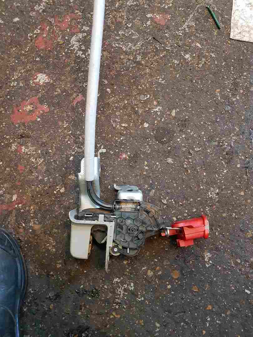 Thumb 7 Renault Laguna Estate MK3 2007-2012 Passenger NSR Rear Seat Release Mechanism
