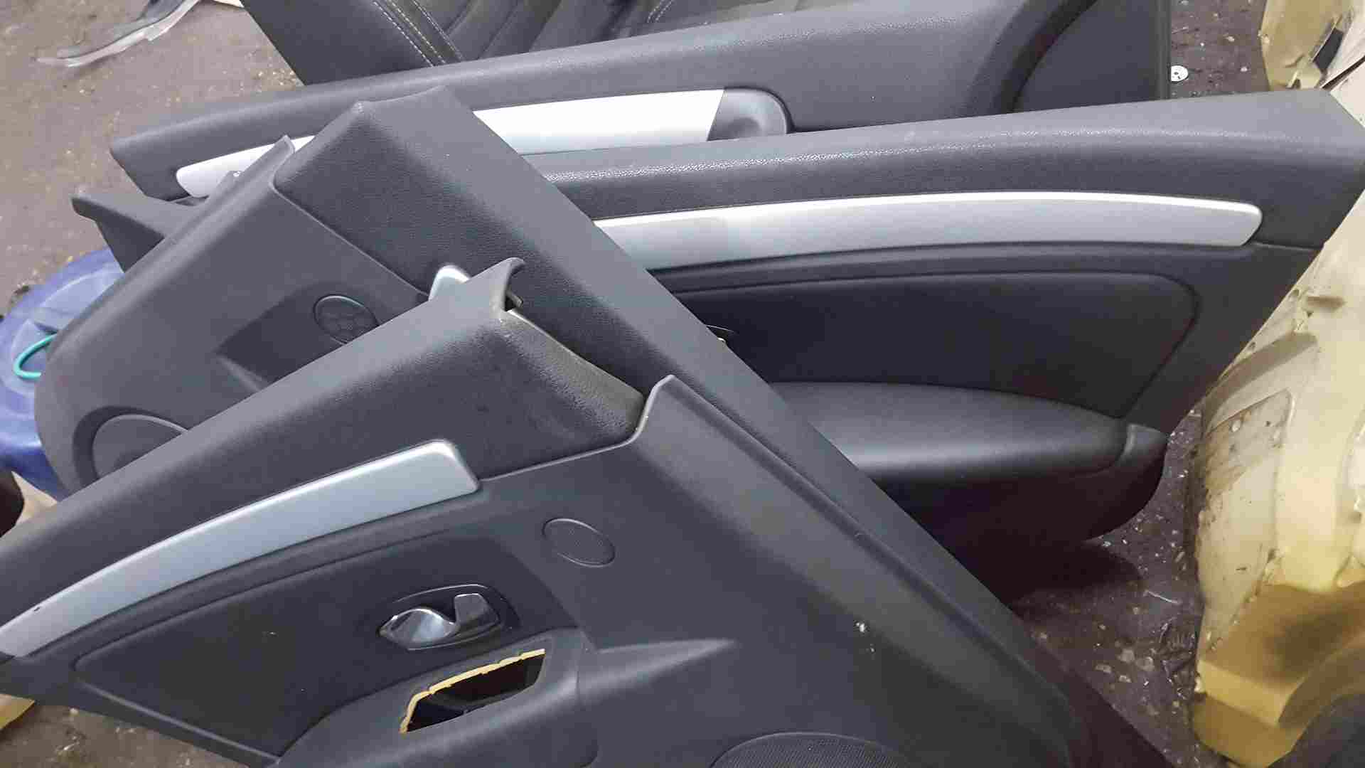 Thumb 3 Renault Laguna Hatchback MK3 2007-2012 Half Leather Interior SET Chairs Cards