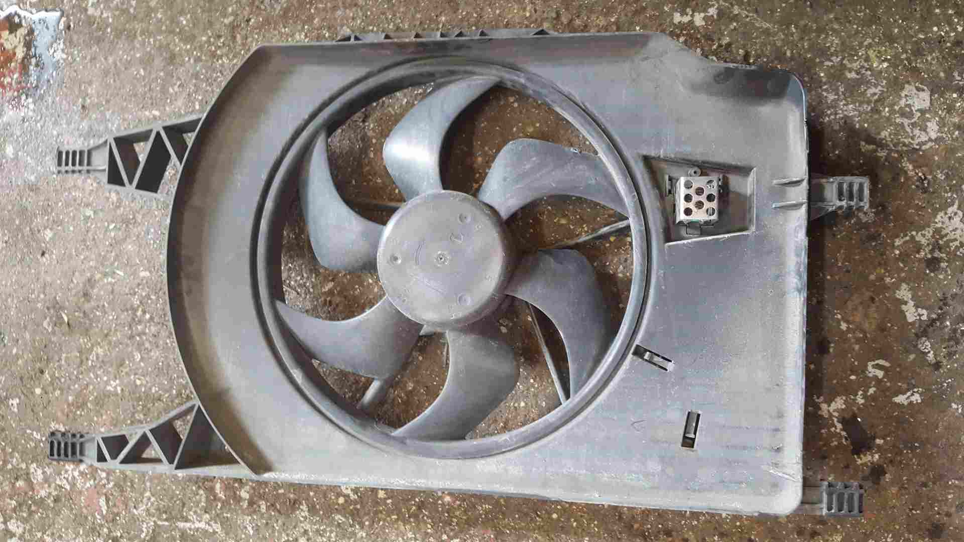 Thumb 6 Renault Laguna MK2 2001-2005 1.9 DCI Radiator Rad Cooling FAN 8200025635