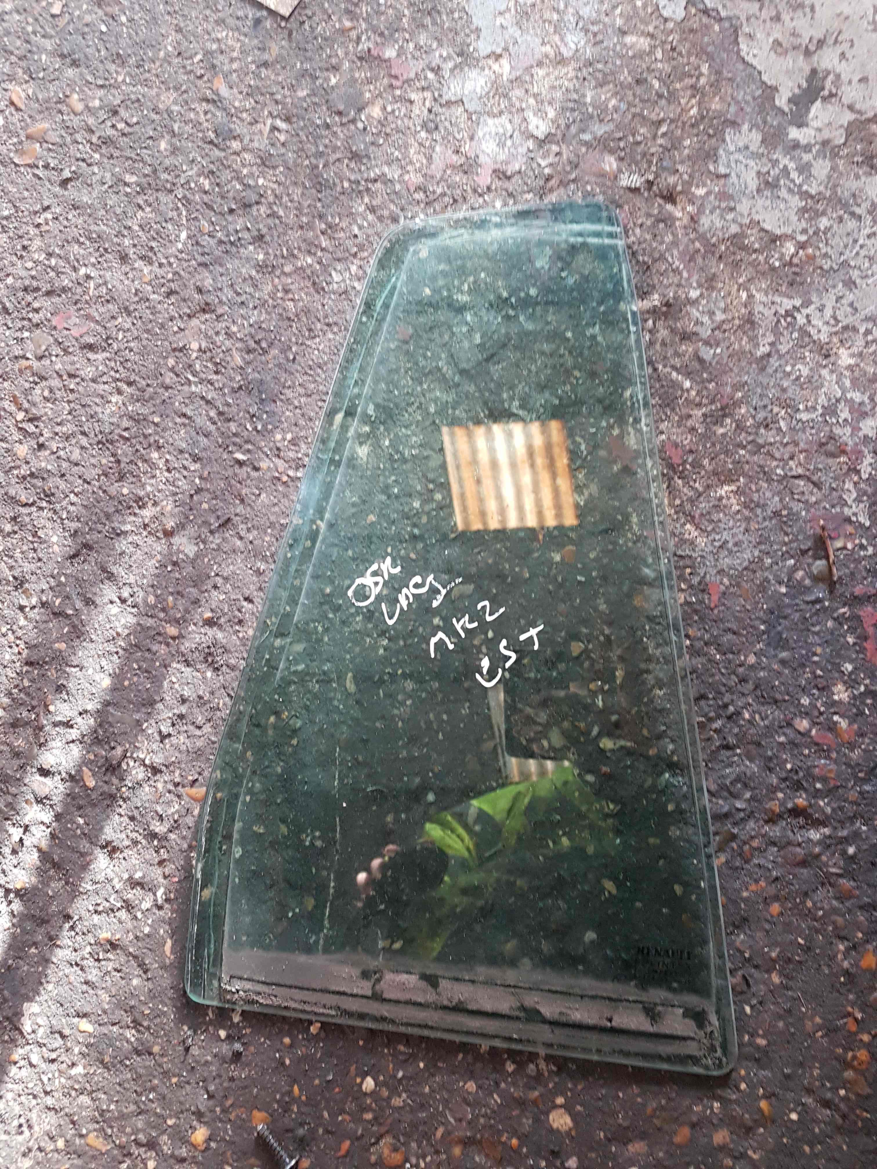 Thumb 3 Renault Laguna MK2 2001-2005 Driver OSR Small Glass