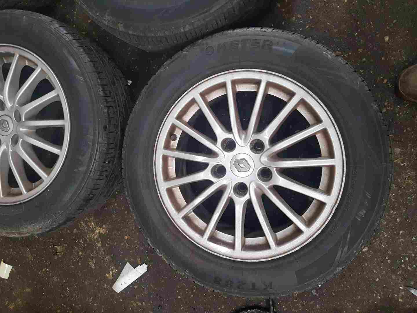Thumb 2 Renault Laguna MK3 2007-2010 Broadway Alloy Wheel + Tyre 3/5  205 60 16 6Mm