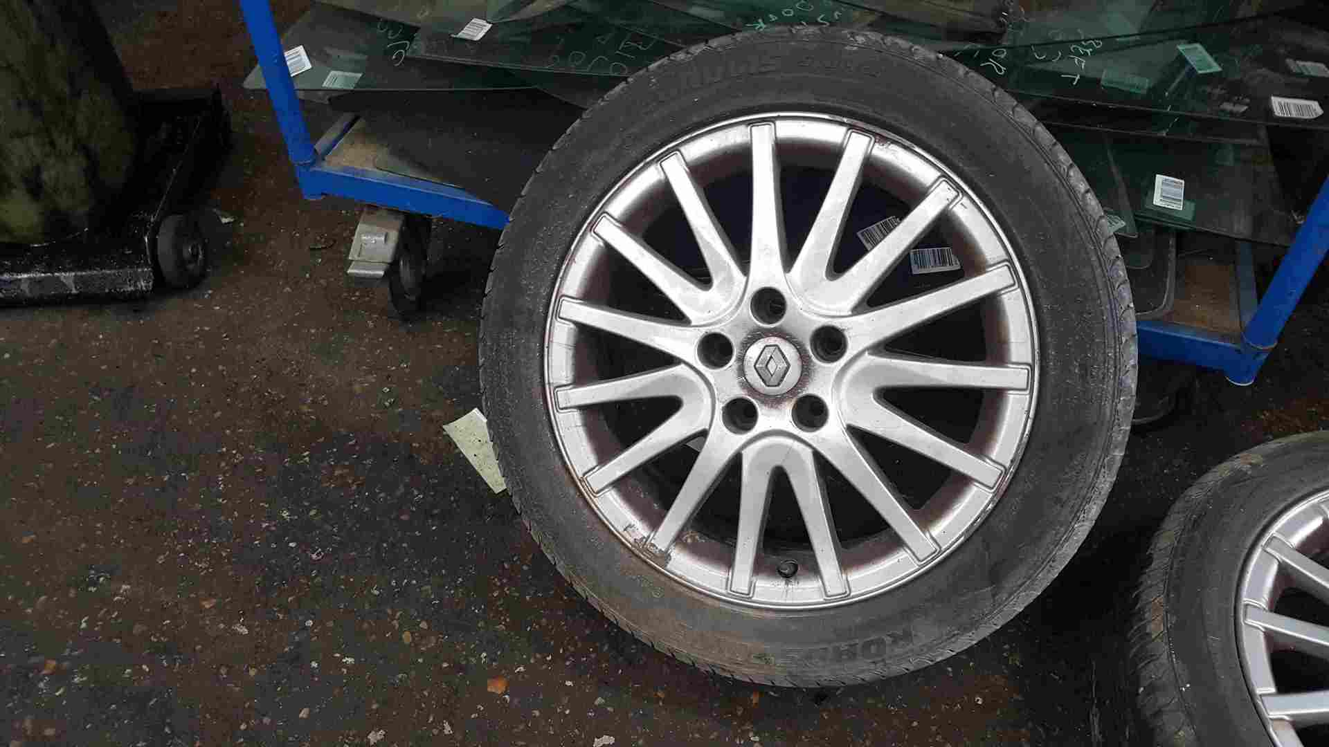 Renault Laguna MK3 2007-2012 Alloy Wheel 17inch   Tyre 215 50 17 5mm 403000034R 3/5