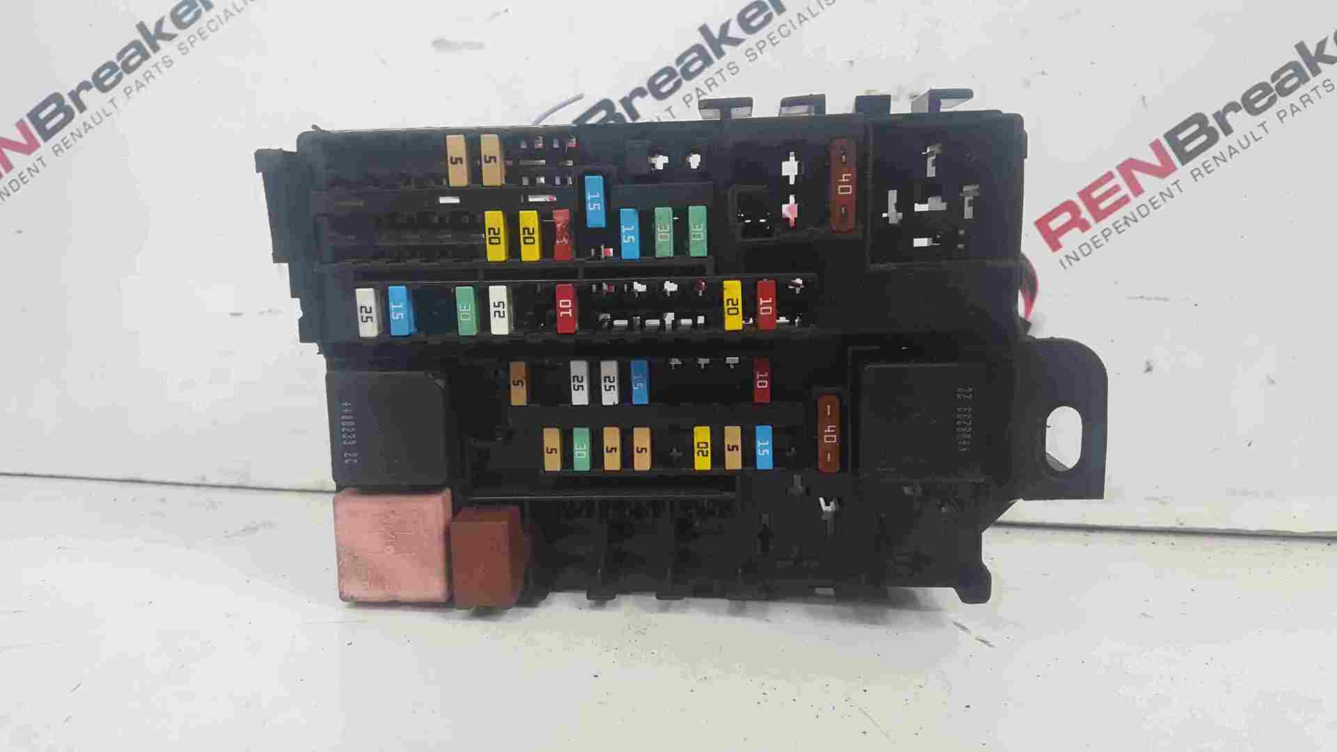 Renault Laguna MK3 2007-2012 Fuse Box Relays 8200393836