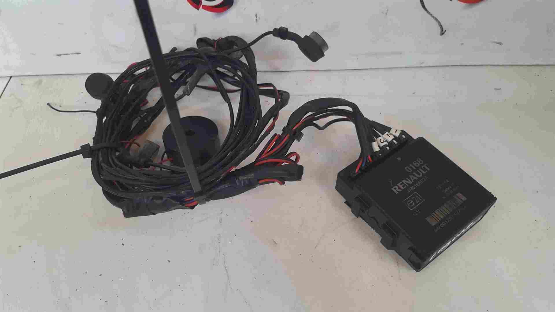 Thumb 2 Renault Laguna MK3 2007-2012 Rear Bumper Reversing Sensors + Module 4M0168R3A