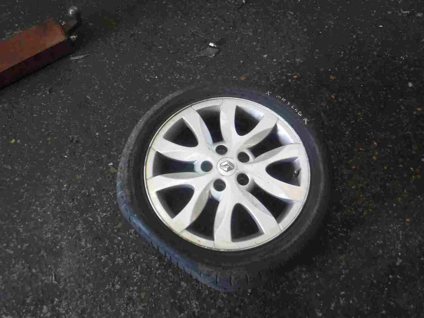 Renault Laguna MK3 2007-2012 Spider Alloy Wheel 17inch 8200589047