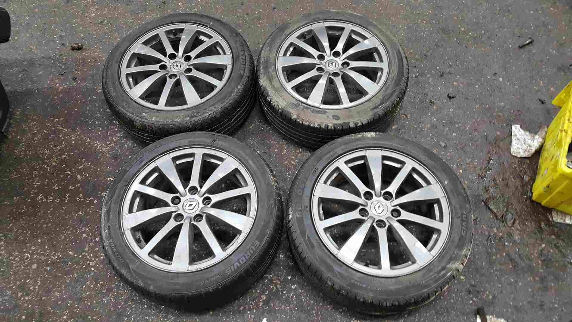 Thumb 7 Renault Laguna MK3 2007-2012 Tenerife Alloy Wheels Set 215 50 17 5mm 17inch