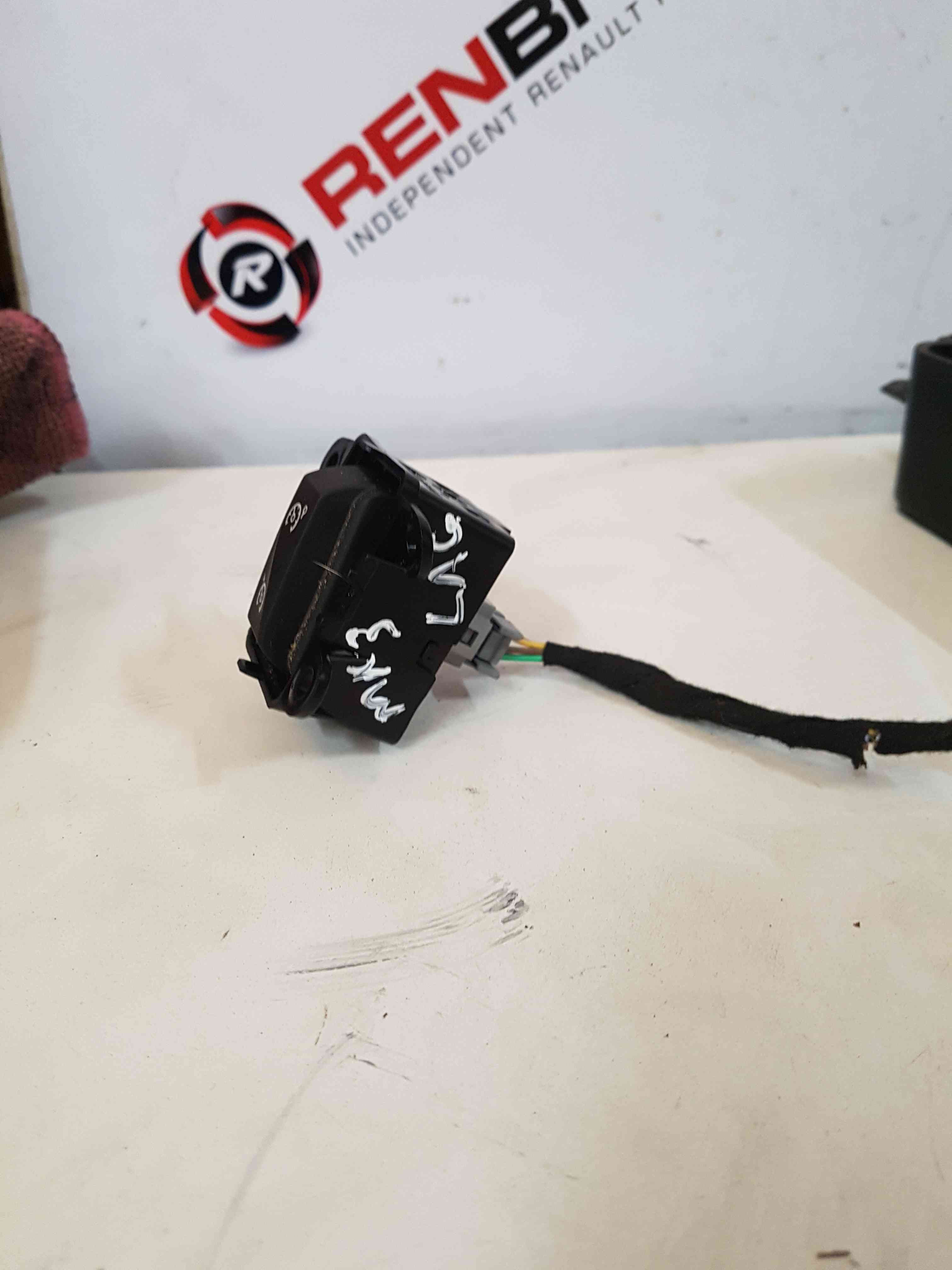 Thumb 3 Renault Laguna MK3 2010-2012 Cruise Control Switch Button