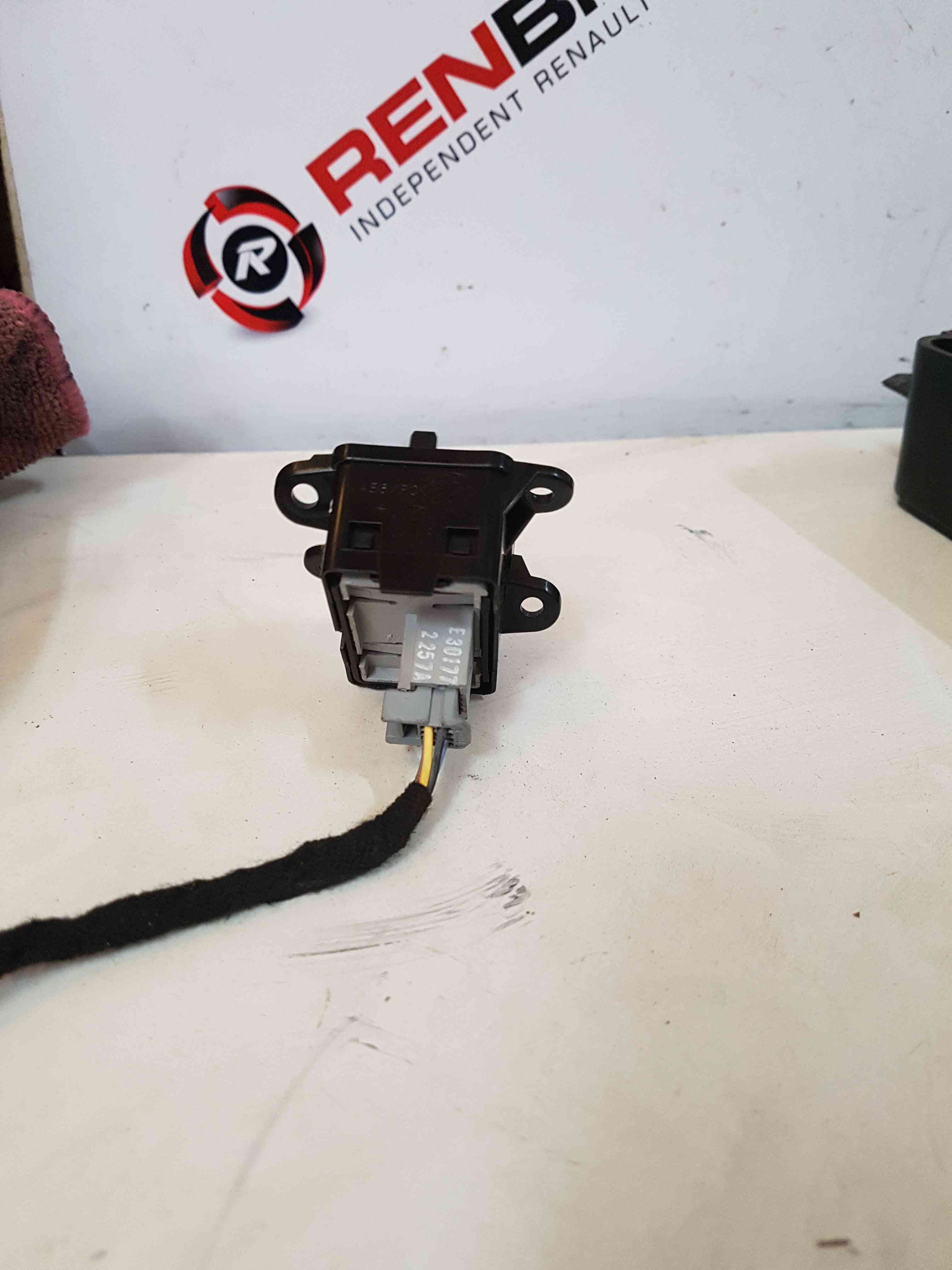Thumb 4 Renault Laguna MK3 2010-2012 Cruise Control Switch Button