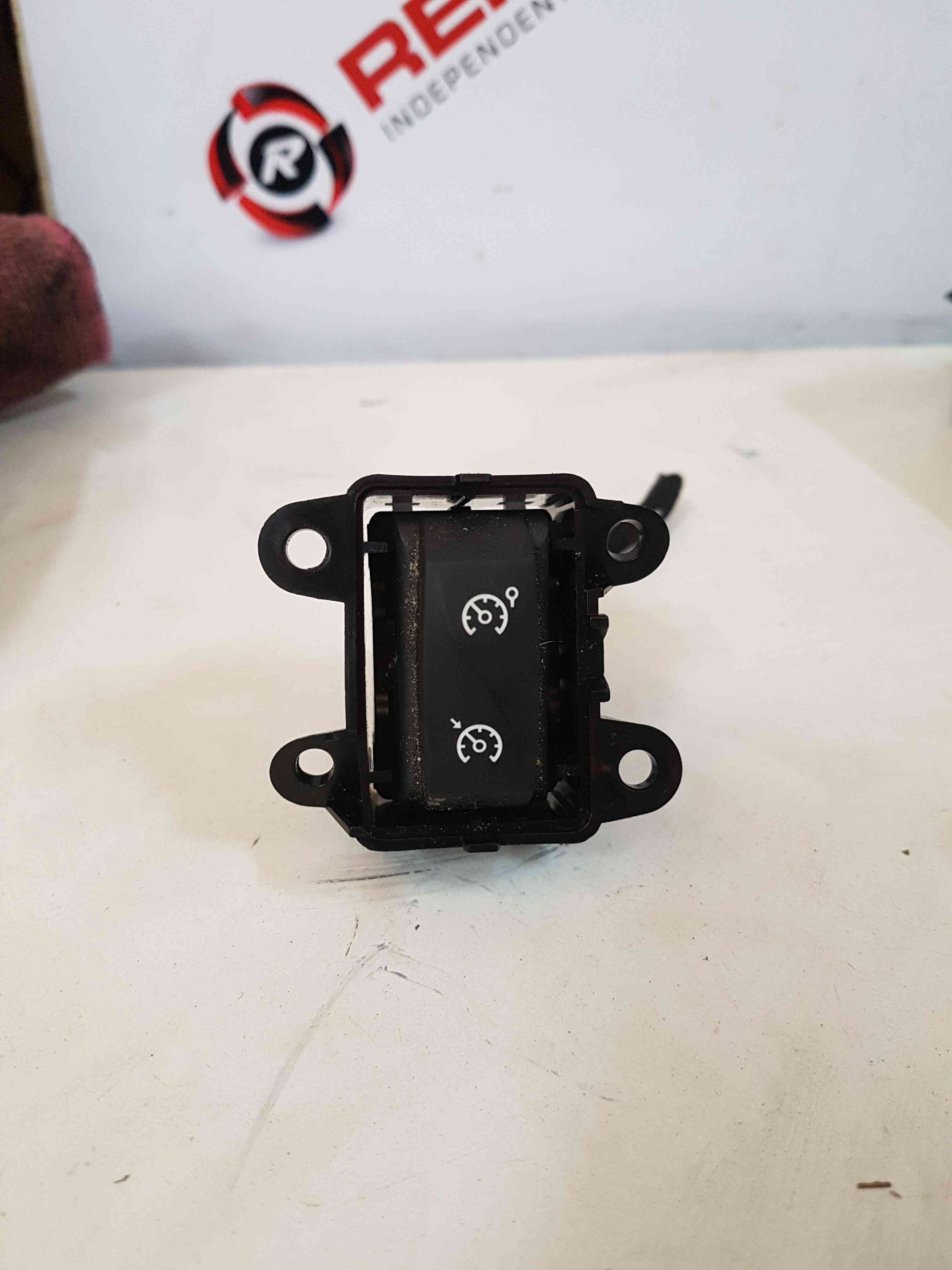 Thumb 8 Renault Laguna MK3 2010-2012 Cruise Control Switch Button
