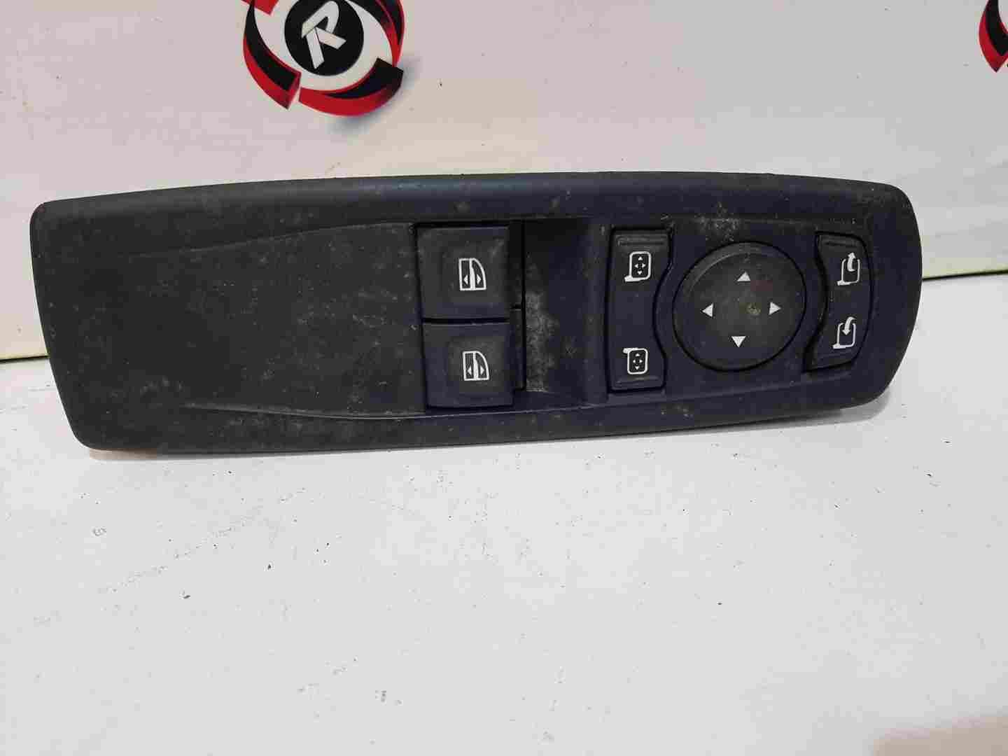 Thumb 2 Renault Laguna MK3 Coupe 2007-2012 Drivers OSF Front Window Switches Fold