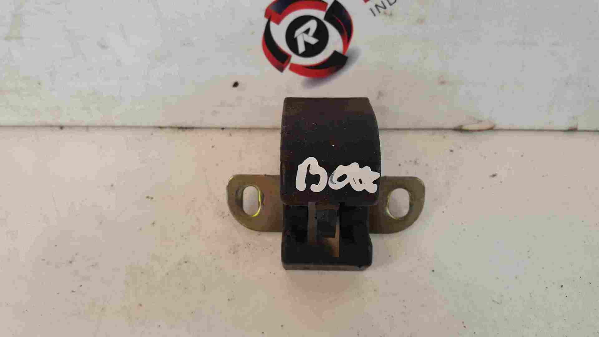 Renault Master 1997-2003 Bottom Door Hinge Catch