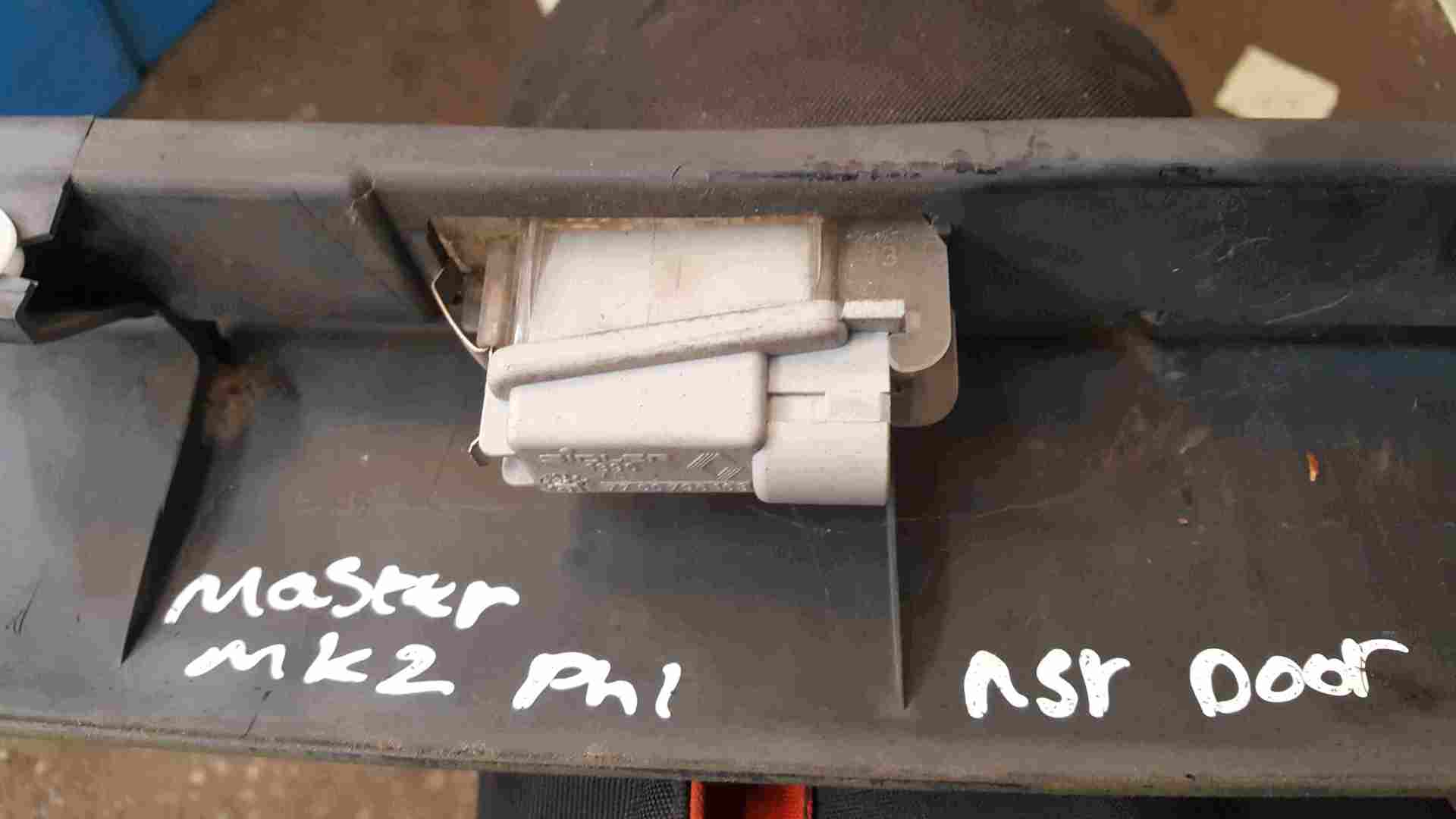Thumb 4 Renault Master 1997-2004 Rear Number Plate Light Holder 7700352127
