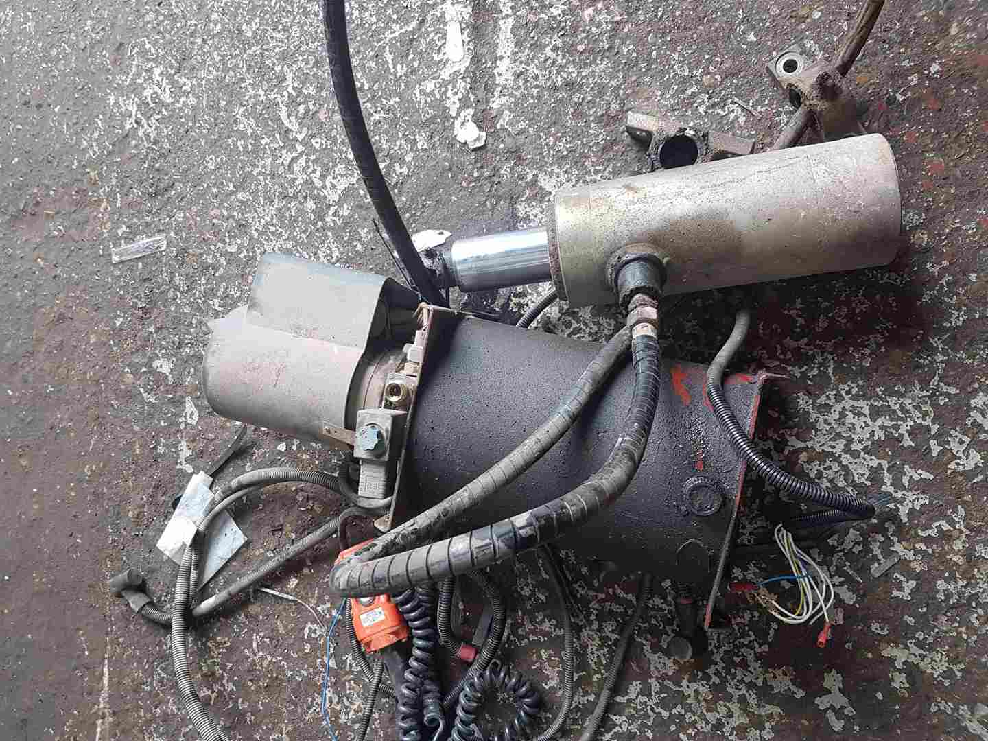 Thumb 2 Renault Master 2003-2010 Tipper Hydraulic Rams AND Pump