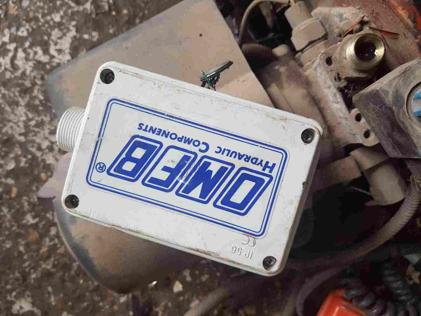 Thumb 4 Renault Master 2003-2010 Tipper Hydraulic Rams AND Pump