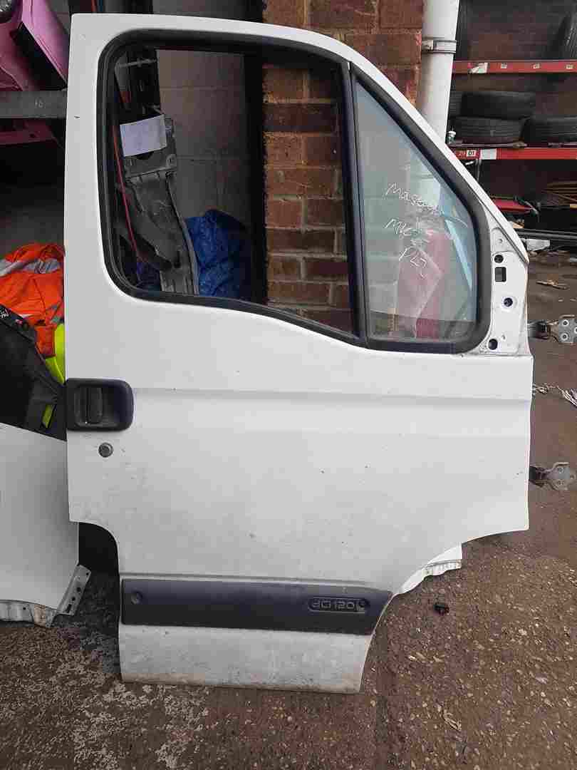 Thumb 2 Renault Master 2003-2018 Drivers OSF Ns Front Door White O389