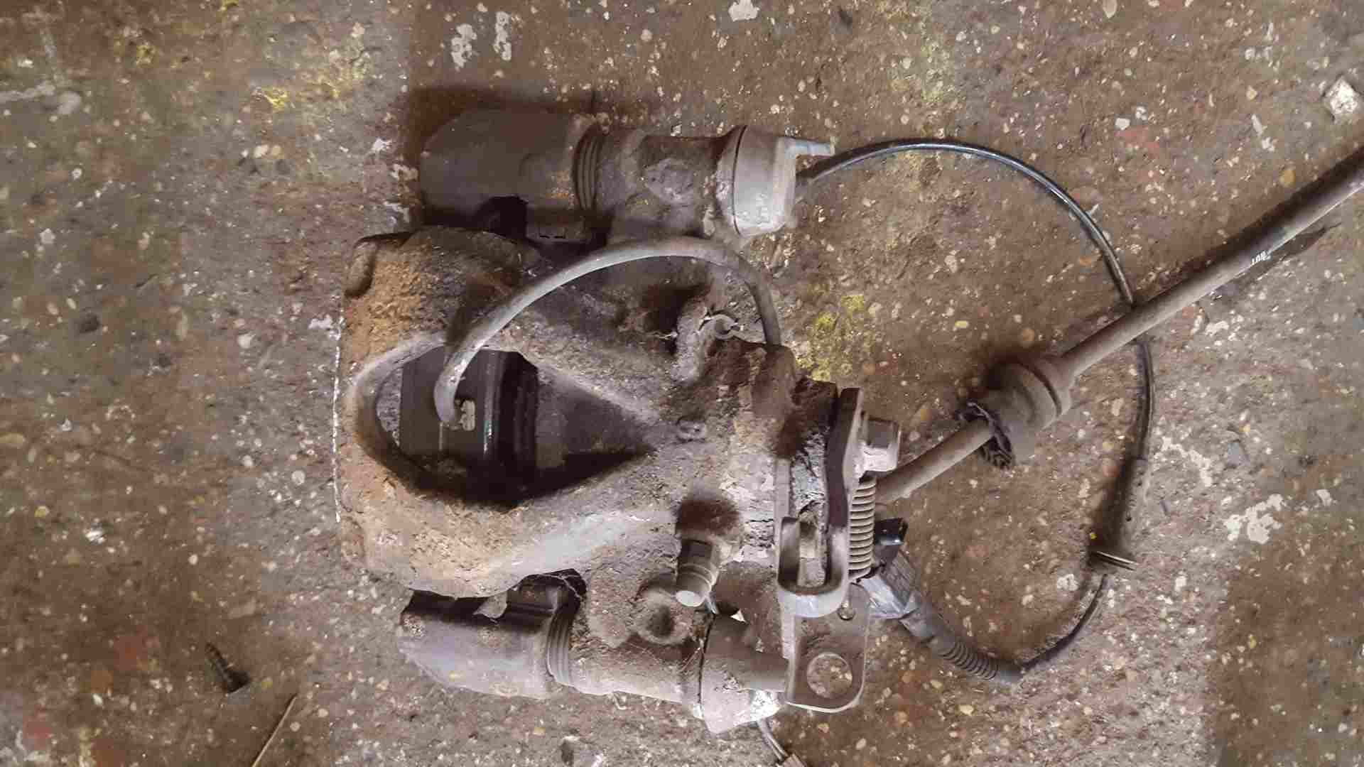 Thumb 5 Renault Master 2010-2018 2.0 DCI Drivers OSR Rear Brake Caliper