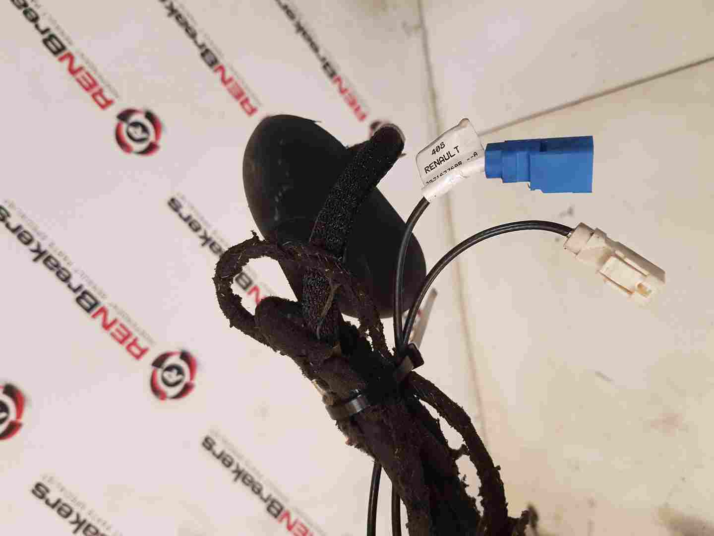 Thumb 2 Renault Master 2010-2018 SAT Nav Aerial