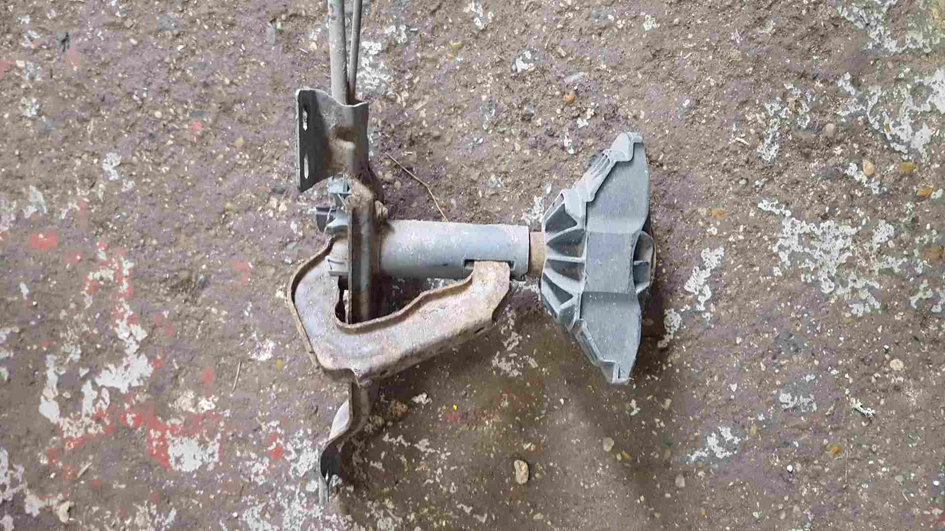 Thumb 3 Renault Master MK3 2010-2018 2.5 Spare Wheel Winch Carrier  2114568R