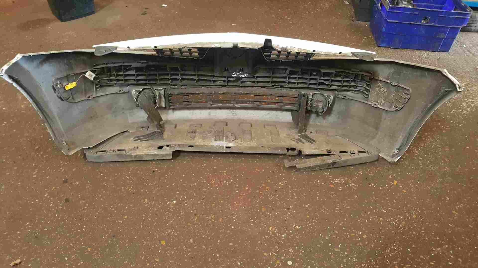 Thumb 3 Renault Megane + Convertible 2002-2006 Front Bumper Silver TED69