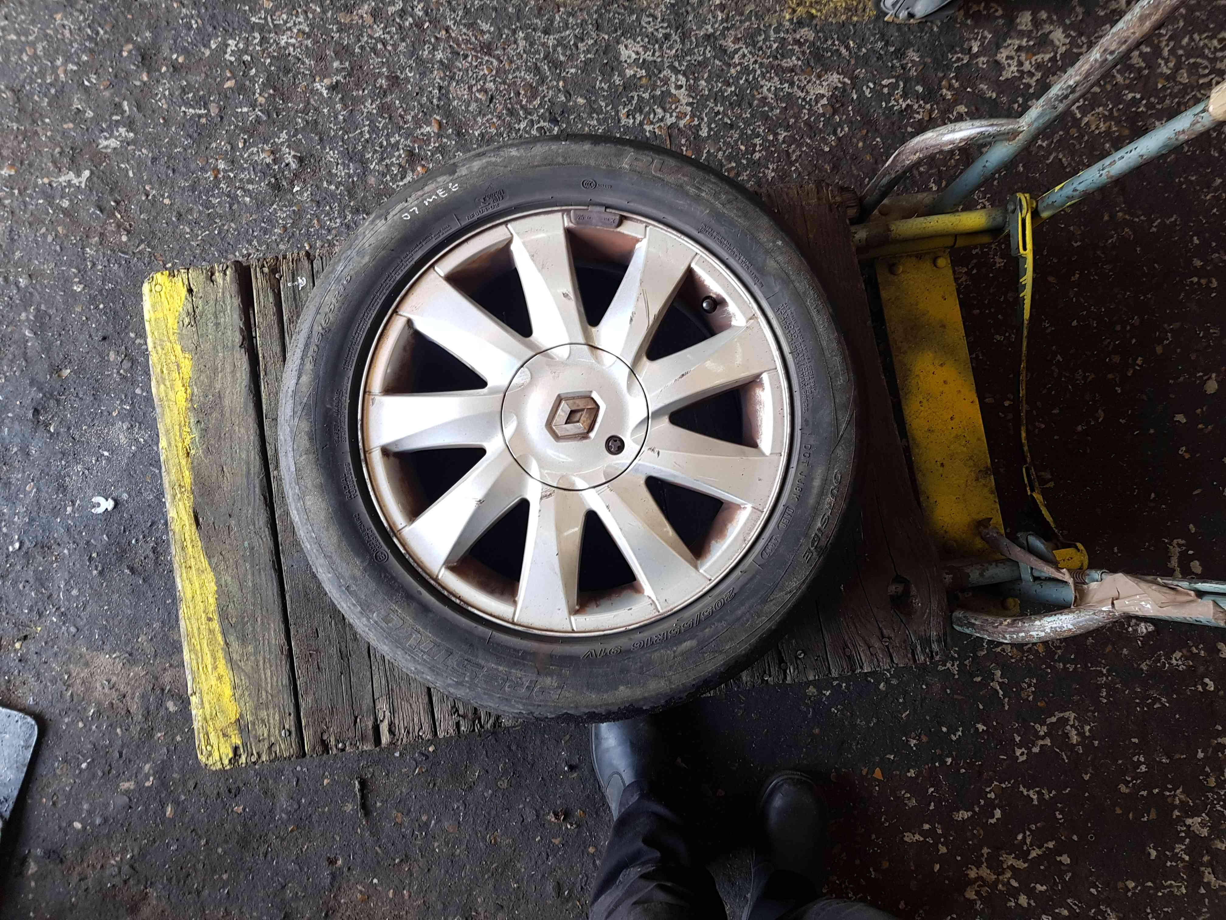 Thumb 2 Renault Megane + Scenic 2002-2008 Kubera Kubbera Alloy Wheel 3/5 8200464412