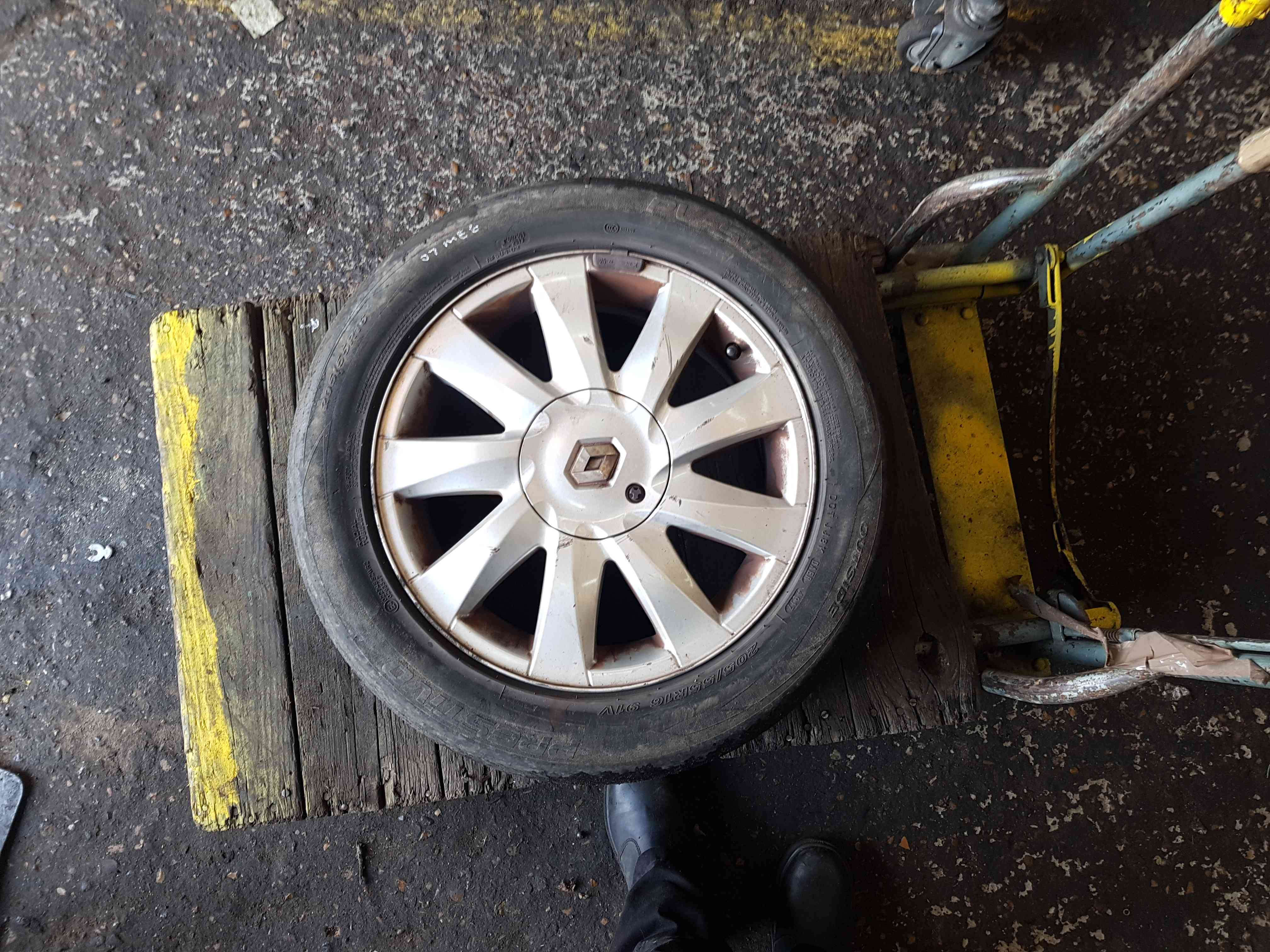 Thumb 3 Renault Megane + Scenic 2002-2008 Kubera Kubbera Alloy Wheel 3/5 8200464412