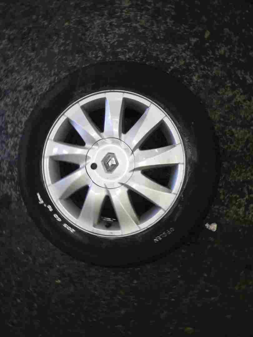 Renault Megane   Scenic 2003-2009 Kubera Alloy Wheel   Tyre 205 60 16 6mm Tread