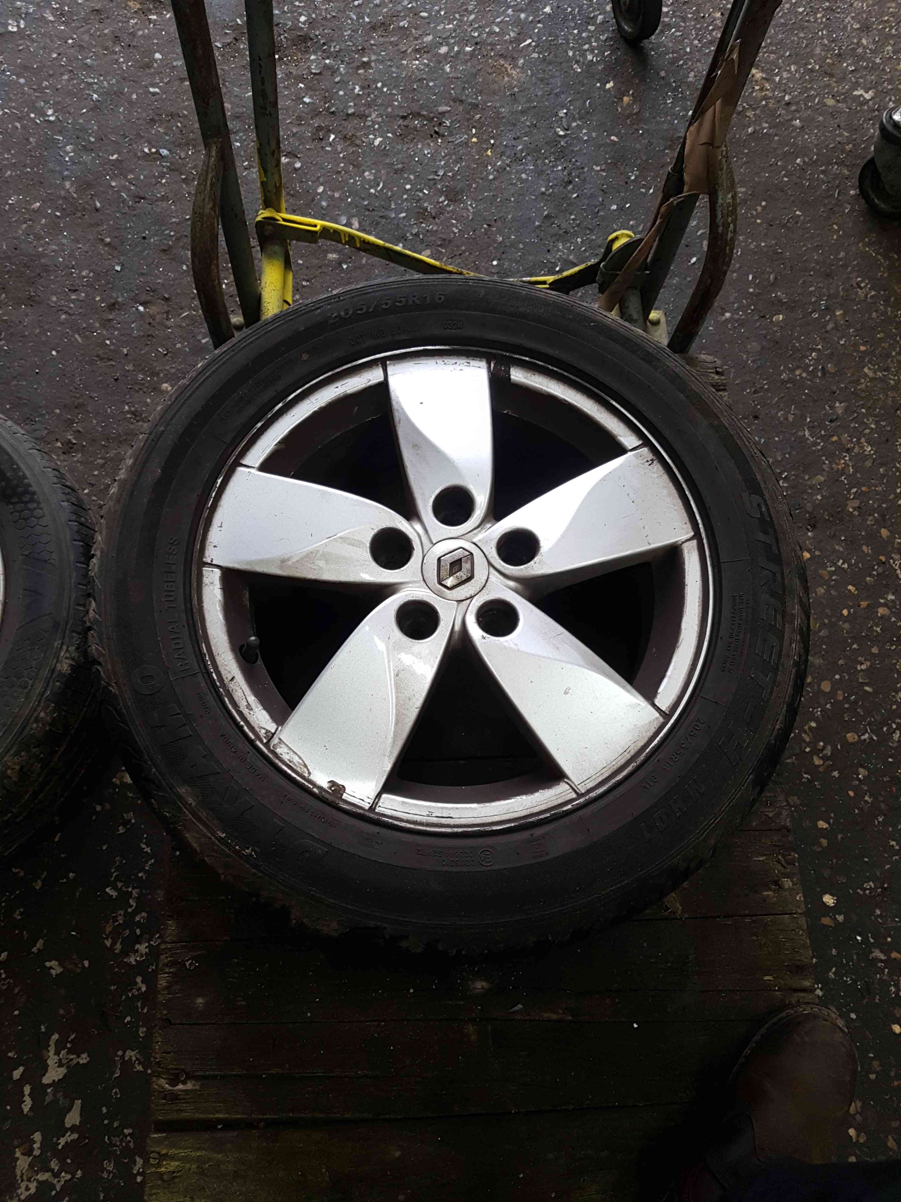 Thumb 9 Renault Megane + Scenic 2008-2014 Proteus Alloy Wheel + Tyre 205 60 16 5Mm 3/5