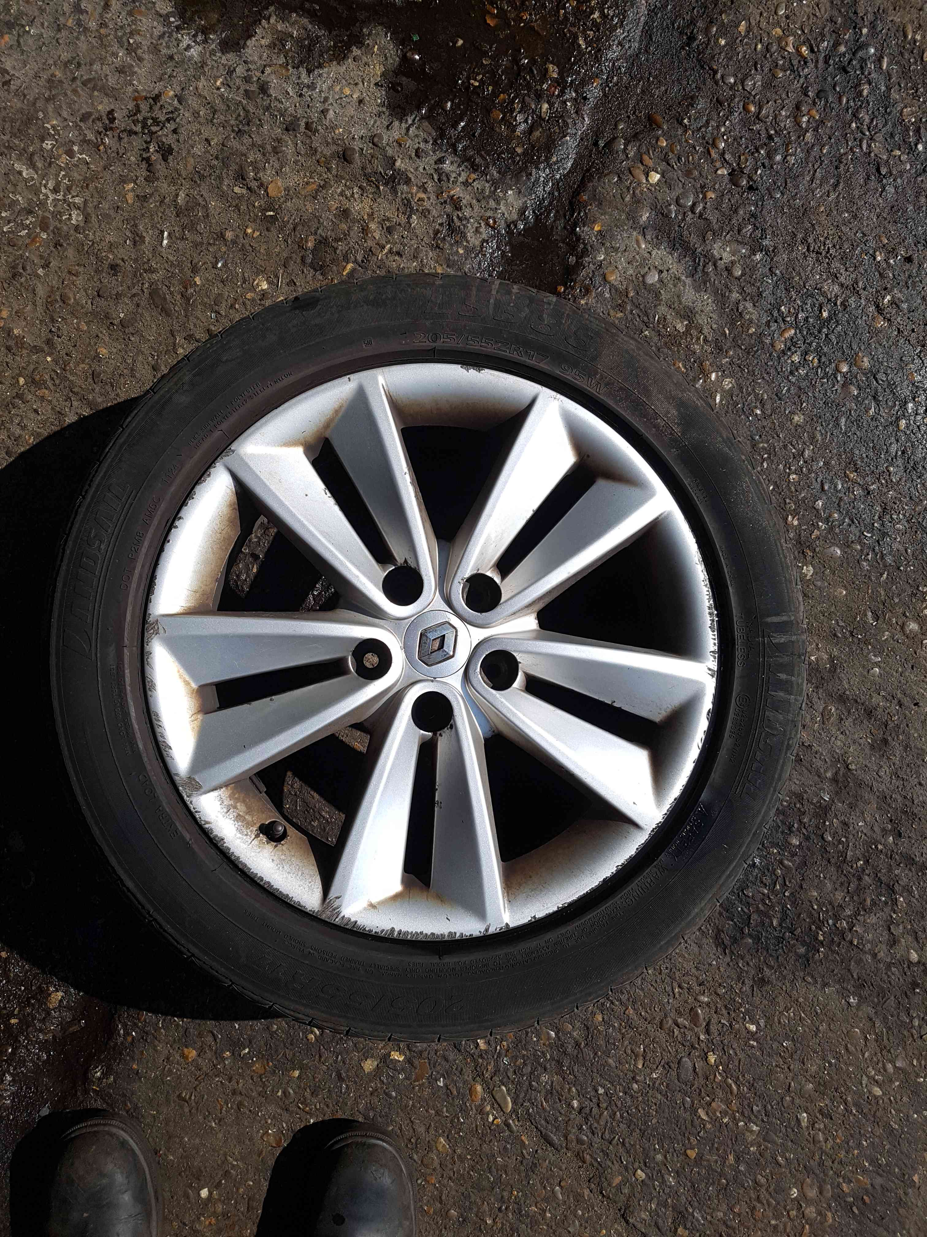 Thumb 2 Renault Megane + Scenic MK3 2008-2012 Sari Alloy Wheel 17Inch 17 + TYRE 2/5